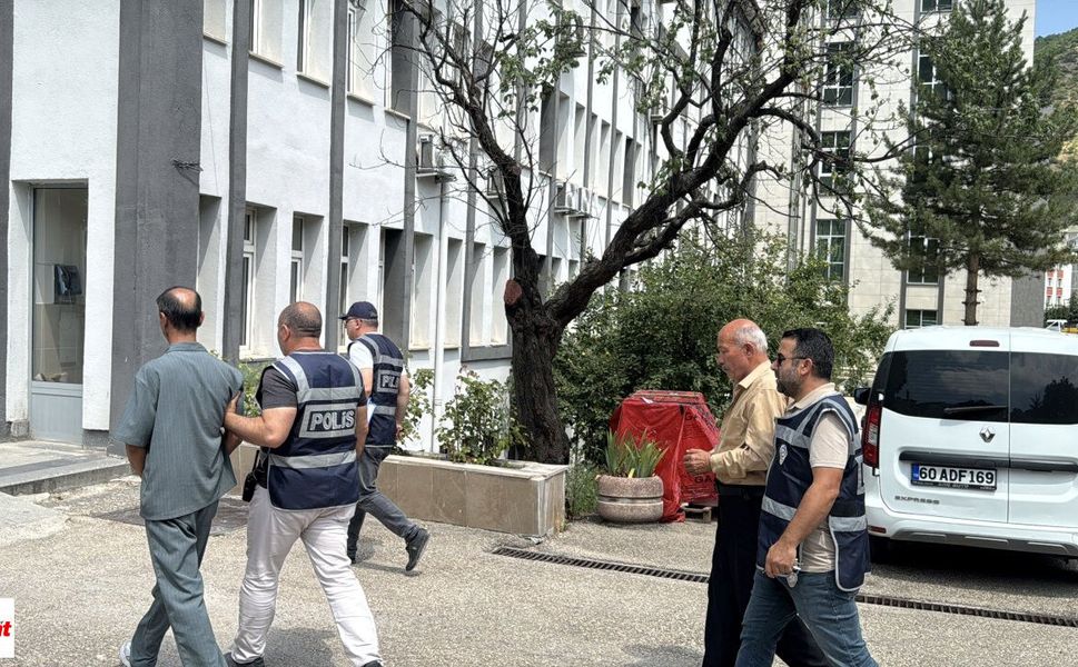 Tokat'ta Yakalanan Sahte Altın Dolandırıcıları Adliye'ye Sevk Edildi