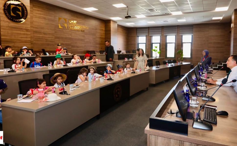 TOGÜ'de Çocuk Üniversitesi heyecanı, Rektör Fatih Yılmaz çocukları ağırladı