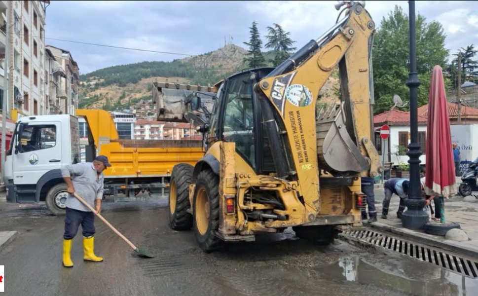 Tokat’ta Sağanak Sonrası Belediye Ekipleri Sahaya İndi