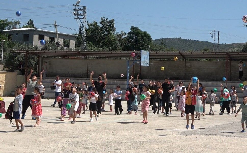 Çocukların mutluluğu için Tokat'tan Osmaniye'ye gittiler