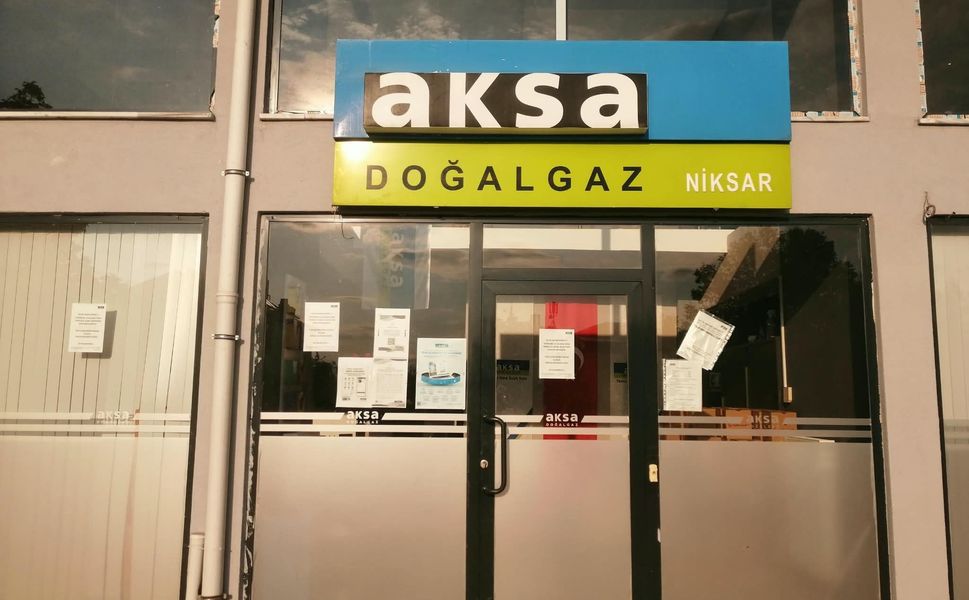 AKSA Doğalgaz Niksar Temsilciliğini Kapattı: Vatandaşlar Tepkili’