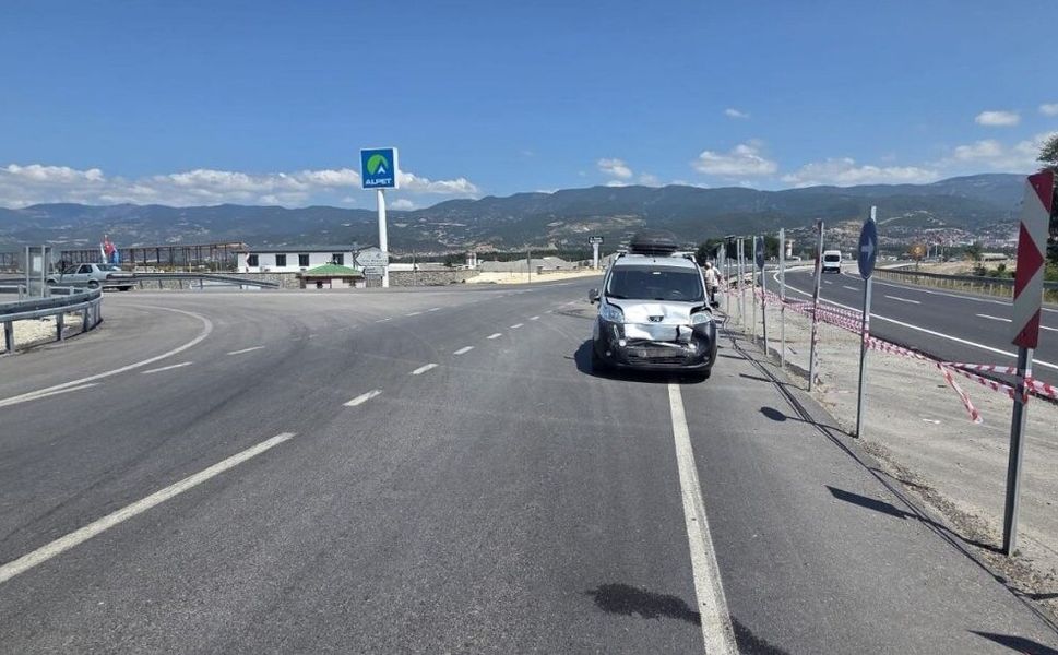 Hamidiye Köprü Çıkışında Çift Taraflı Kaza