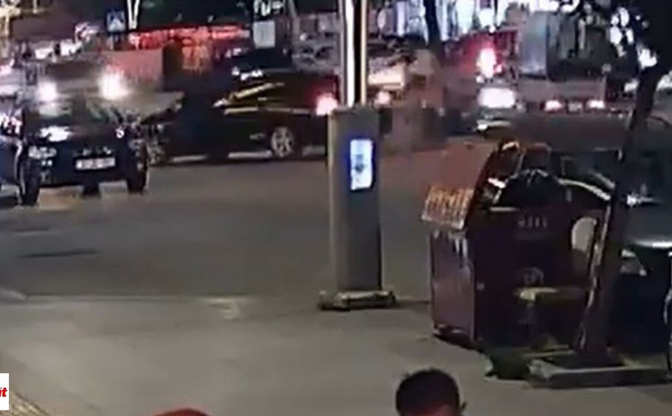 Dönüş Yapan Otomobille Çarpıştı: Motosikletli Yola Savruldu! O Anlar Kamerada