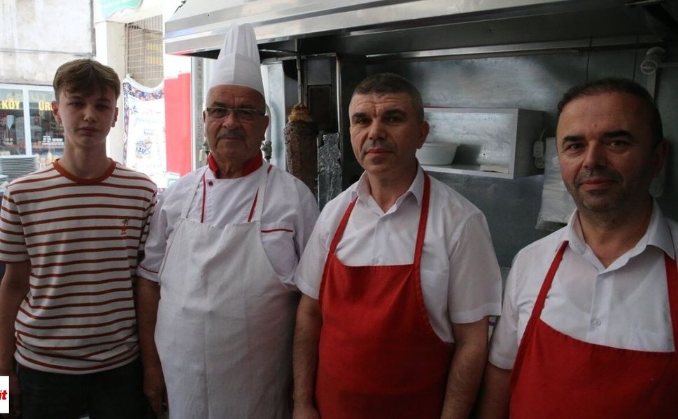 Niksar'da aynı ocağın başında üç kuşak yıllara meydan okuyor