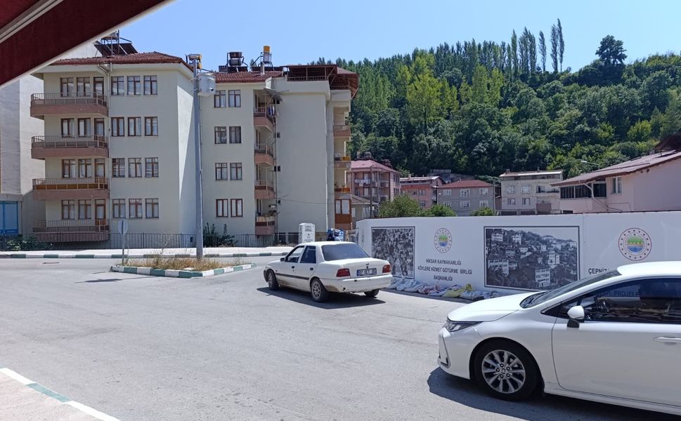 Niksar’da Kazı Alanı Kavşağı Kilitledi Sürücüler Birbirini Göremez Hale Geldi Onlarca Kaza Yaşandı