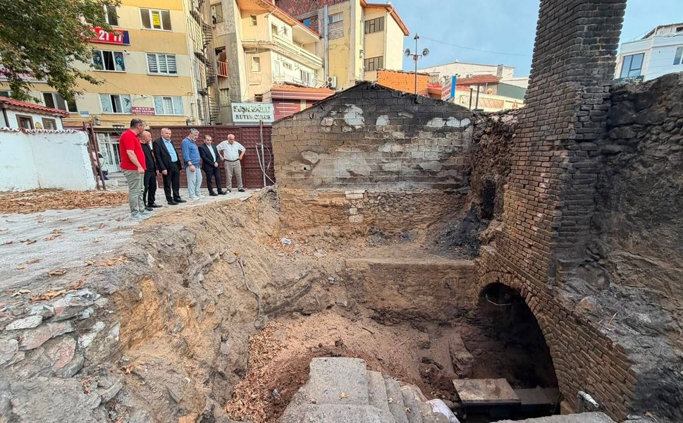 Yangının ardından Pervane Hamamı’na geçmiş olsun ziyareti