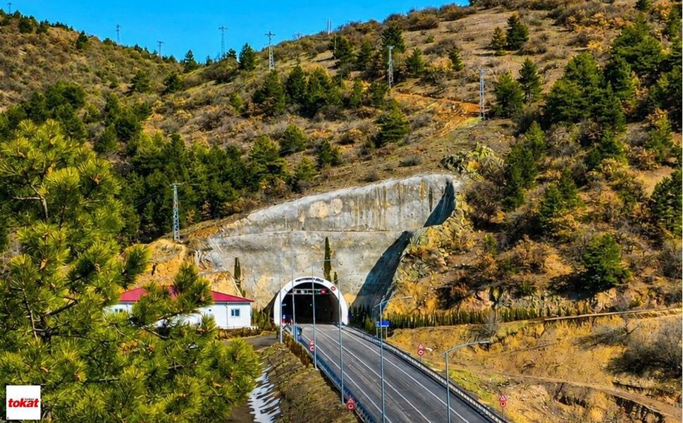 15 Dakikalık Yol 3 Dakikaya İndi 2.071 Metrelik Proje D-100 Bağlantılı 2 İli Birbirine Bağladı Yolculuk 2,4 Km Kısaldı