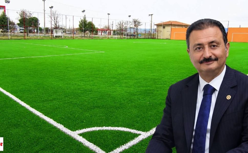 Reşadiye'nin Futbol Sahası Baştan Sona Yenileniyor, Kasaya 30 Milyon TL Girdi