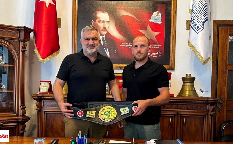 Dünya Şampiyonu Fazlı Eryılmaz, şampiyonluk kemeriyle Niksar’da