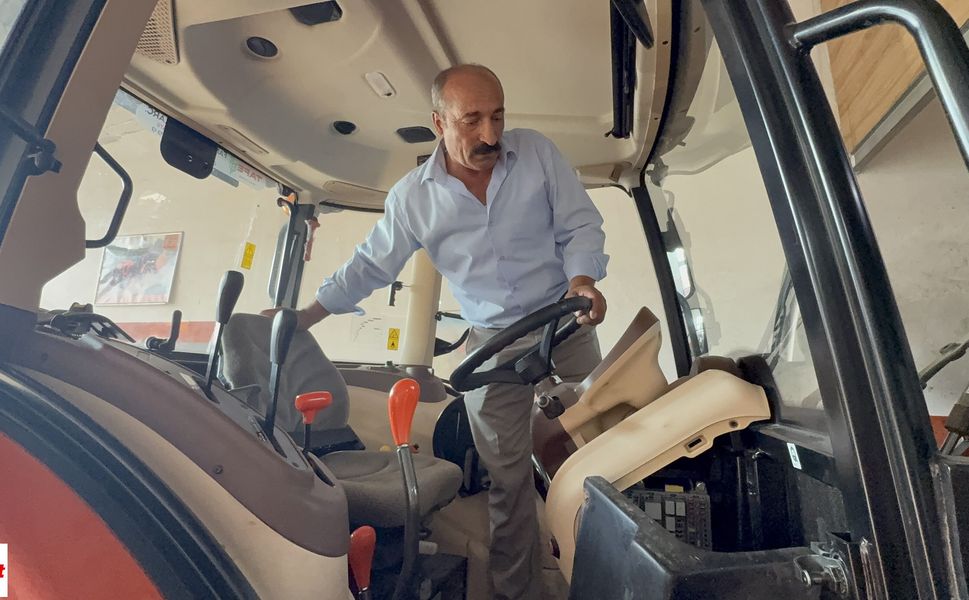 Sıfır aldığı traktör tarladan çok sanayide kaldı