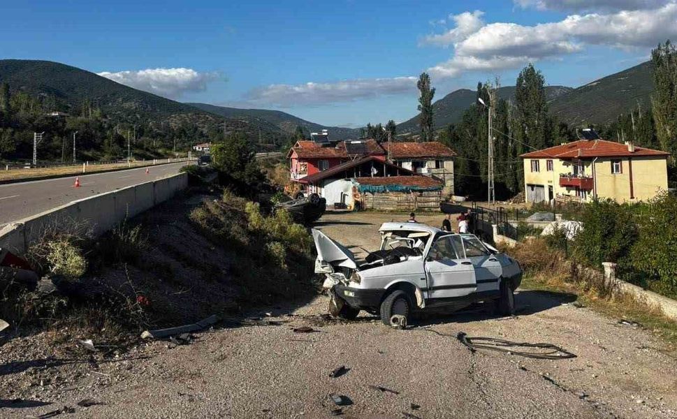 Tokat'ta iki otomobil çarpıştı: Ölü ve yaralılar var