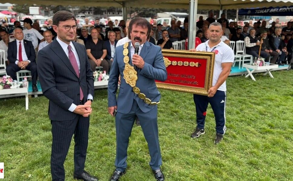 Tokat’ta güreş ağalığı için 4 milyon 60 bin TL verdi: Ağa Ahmet Akcan oldu