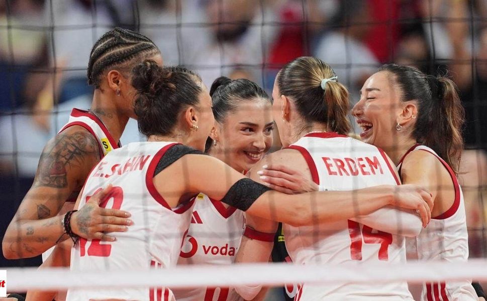 Bizim kızlar yine yaptı: Filenin Sultanları üst üste 2. kez Avrupa şampiyonu