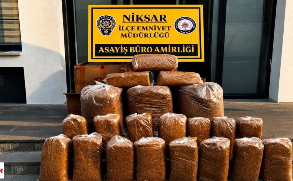 Niksar’da üç adrese operasyon: 166 kilo tütün ele geçirildi