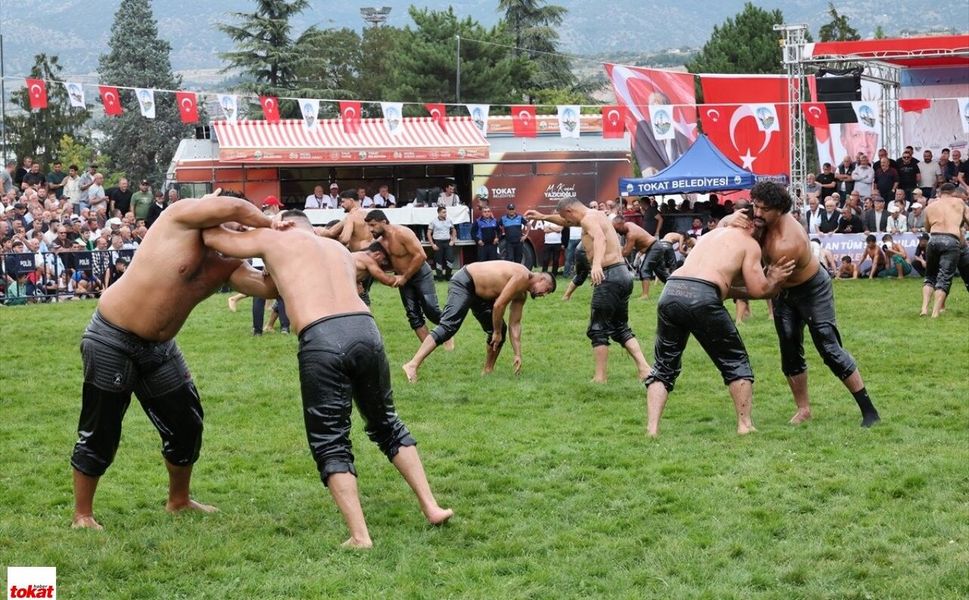 Tokat’ta Nefes Kesen Final: Başpehlivanlığı Erkan Taş Kazandı