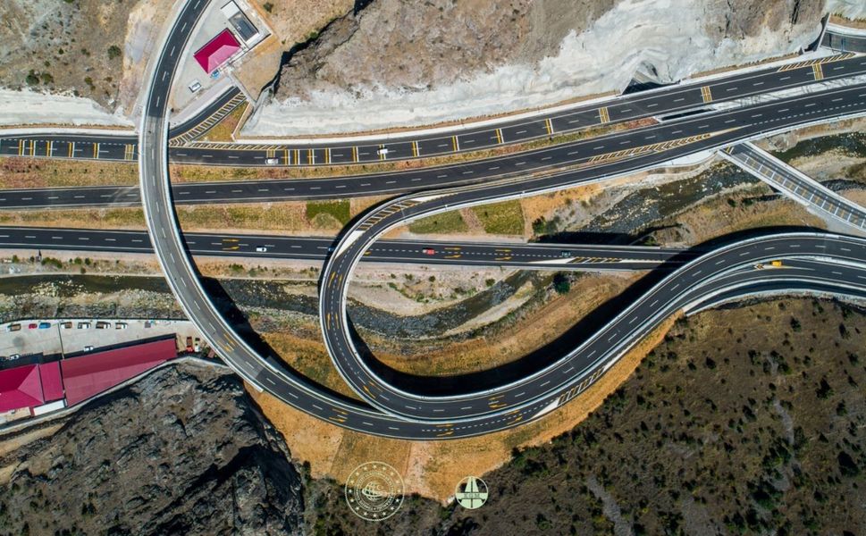 9 Tünel 13 Köprü 4 Viyadük Ve 5 Kavşak Yapıldı 2 Bölgeyi Birbirine Bağladı 11 Kilometrelik Güzergah En Kritik Hat Oldu