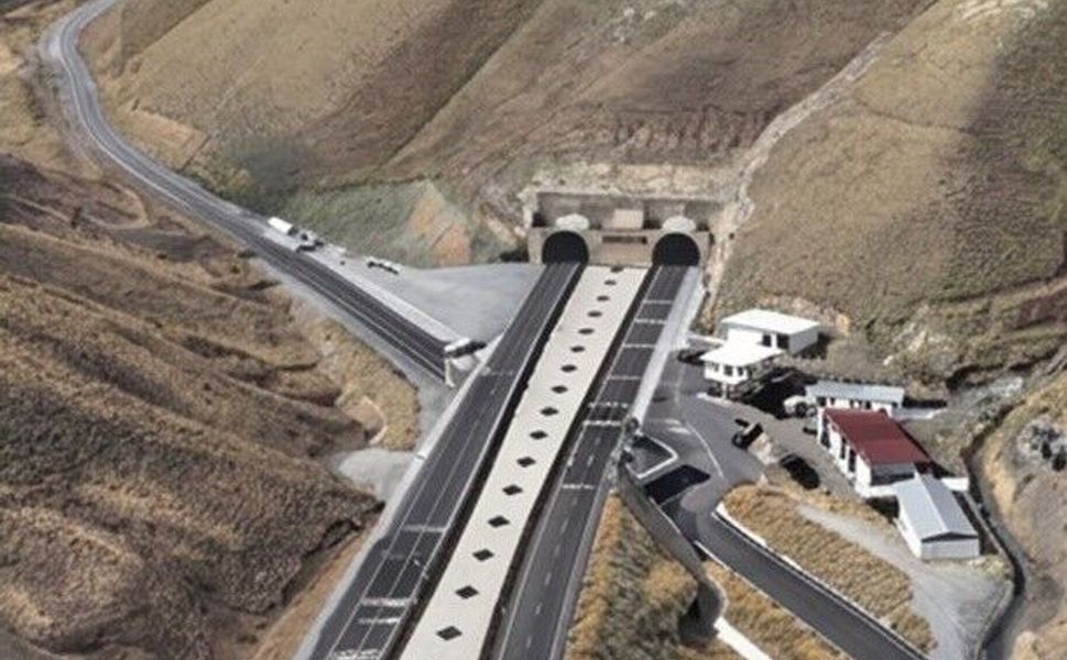 3 Bin 150 Metrelik Tünel İnşa Edildi 40 Dakikalık Yol 6 Dakikaya Düştü 230 Metre Daha Düşük Kotta Güvenli Ulaşım Oldu