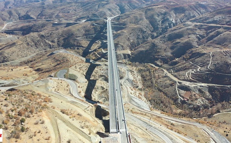 10 Dev Ayak 166 Metre Yükseklik Ve 1372 Metre Uzunlukta Bulunuyor Ulaşımı 56 Dakikadan 36 Dakikaya Düşürüyor