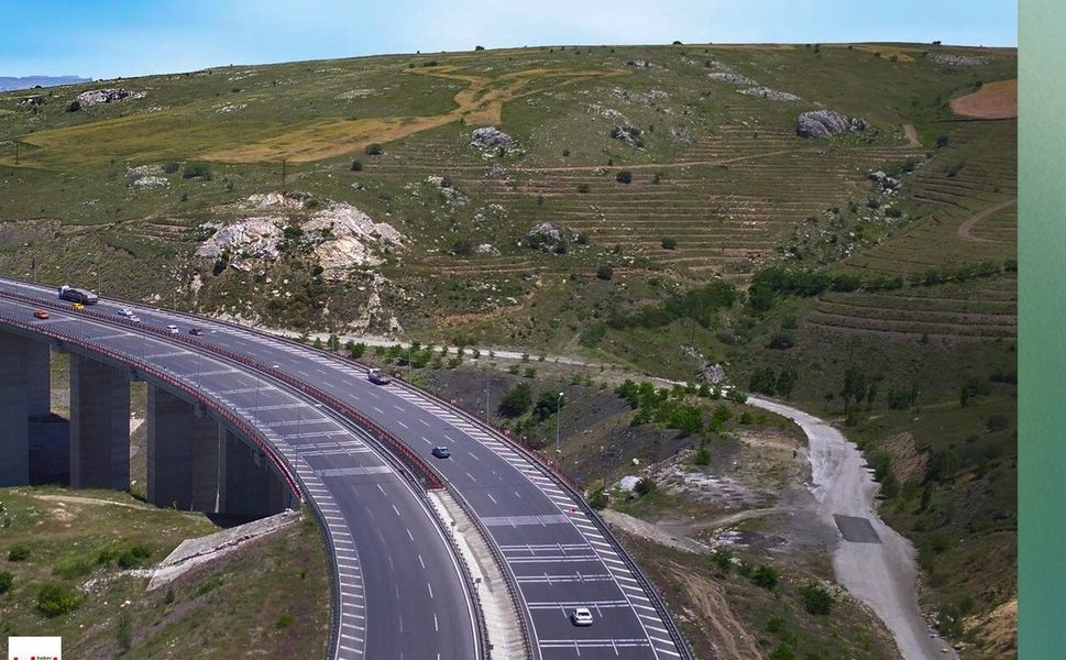 4 Tünel 8 Viyadük 39 Köprü 63 Altgeçit 120 Kilometre Uzunluğunda Otoyol Tokat'a Uzanan Otoyol Tokat Ve 43 İli Bağlıyor