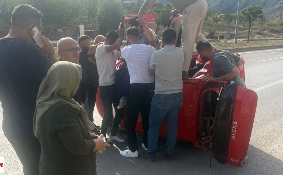 Tokat Çevre Yolu’nda otomobil yan yattı: 3 yaralı