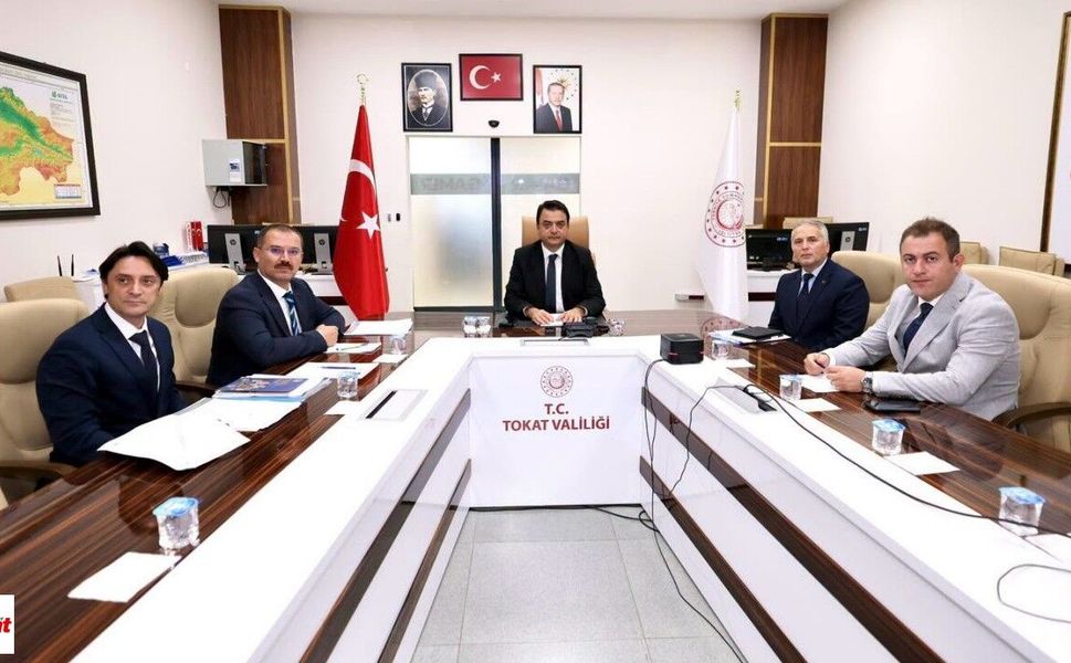İki Bakandan Sosyal Yardımlar İçin Kritik Toplantı: Tokat Valisi Köklü de katıldı