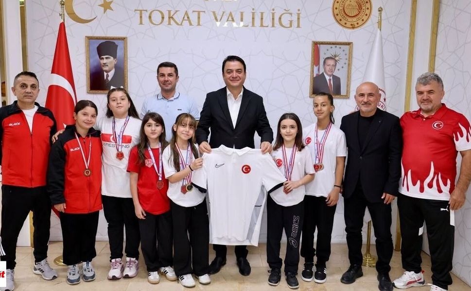 Tokatlı güreşçilerden gururlandıran tablo: İki şehirde 10 derece