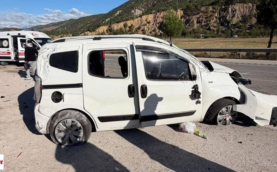 Reşadiye’de feci kaza: Takla atan araçta 2 kişinin durumu ağır