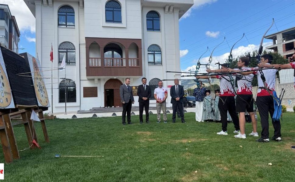 Tokat’ta hedefi 12’den vurdular: Geleneksel okçuluk okullara taşınıyor