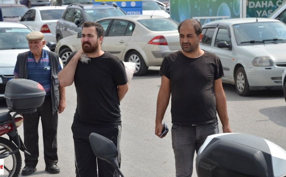 Günün Anlamı Onun Oldu Sırtındaki Yüke Rağmen Tören Boyunca Saygı Duruşunda Bulundu