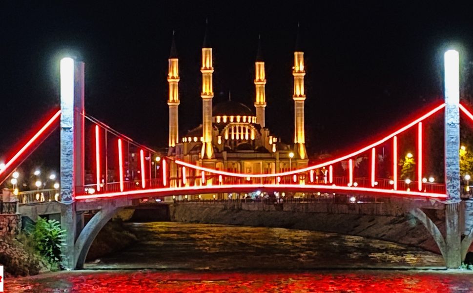 Tokat’ta cami, köprü ve Yeşilırmak aynı manzarada buluşuyor