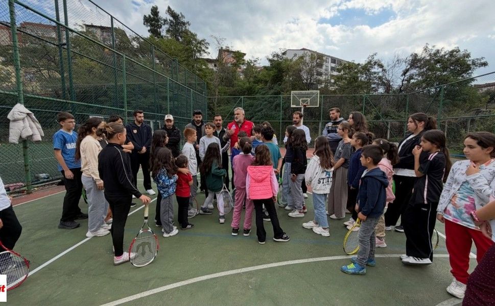 Niksar’da Minik Raketler Kortta