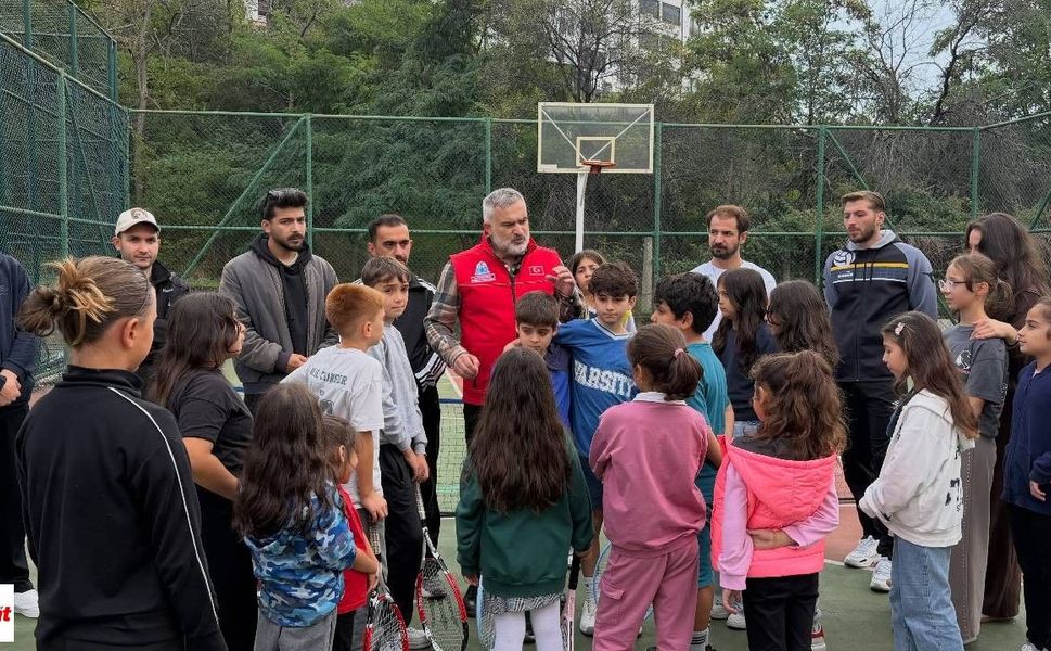 Niksar’da Tenis Heyecanı! Minik Sporcular Kortta Hünerlerini Sergiledi