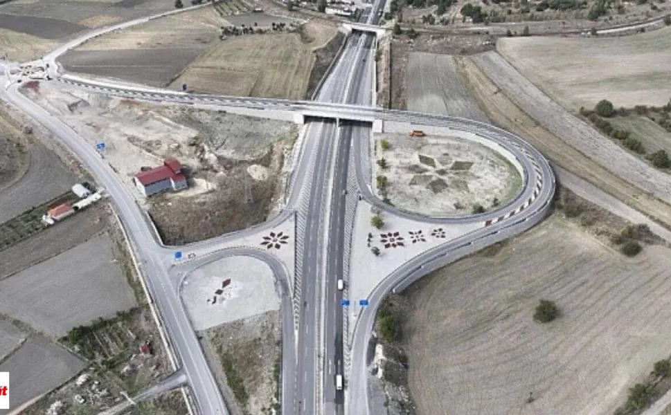 29 Kilometrelik Yol Açılıyor Seyahat Süresi 45 Dakikadan 24 Dakikaya İnecek 3 Köprü 66 Bin Metrekarelik Çalışma Yapıldı