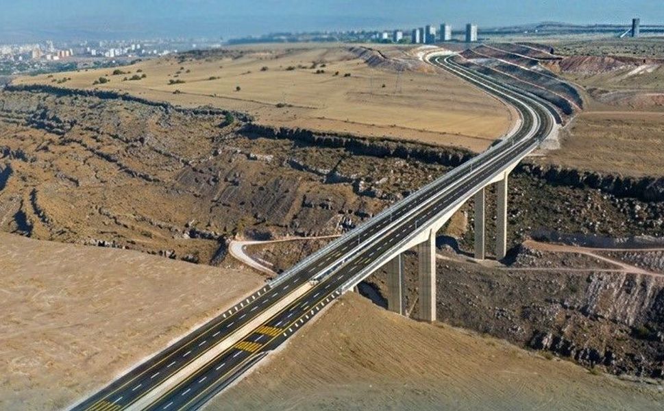 5 İl Buradan Bağlanıyor Güney Çevre Yolunun Önemli Bir Geçişi Oluşturuyor 330 Metre Uzunluk 160 Metre Orta Açıklığı Var