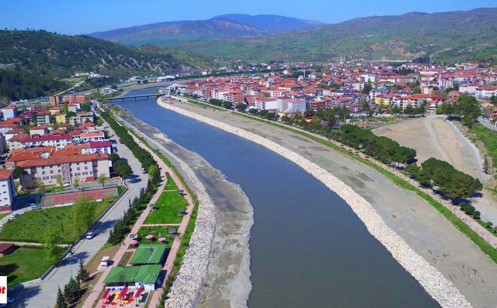 Yeşilırmak Havzasında Kurulu Bir İlçe, Verimli Ovası Ulusal Bağlantı Yoluyla Birleşiyor Kaynakları Üretimi Güçlendiriyor