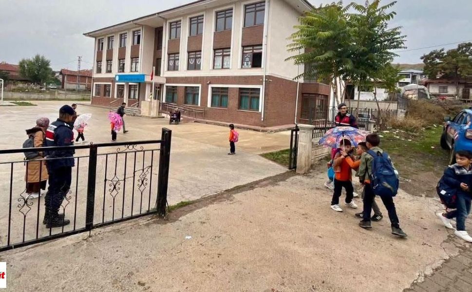 Tokat'ta Okul Çevreleri Mercek Altında! Jandarmadan Sıkı Denetim