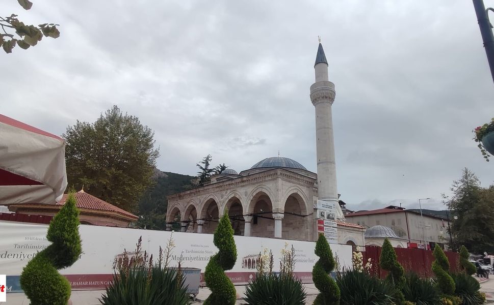 Meydan Camii’nde dikkat çeken görüntü: Tarihi minare yeniden yükseldi