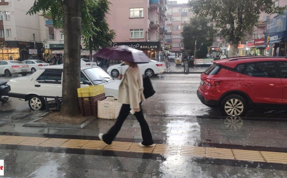 Tokat’ta Gök Gürültülü Sağanak Başladı! Sıcaklık Düşüyor, Yağışlı Hava Etkisini Artırıyor