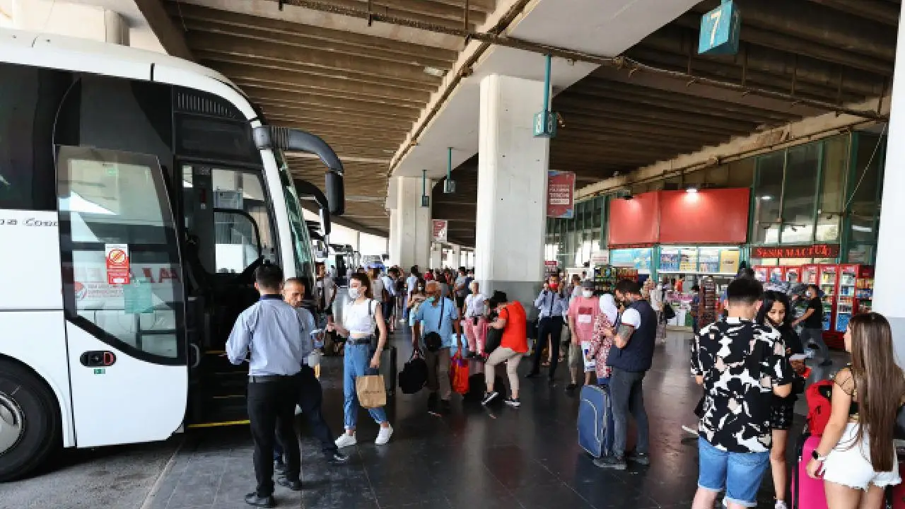 Izmir Terminali Yogunluk Aa 1619171 Tokat Haber