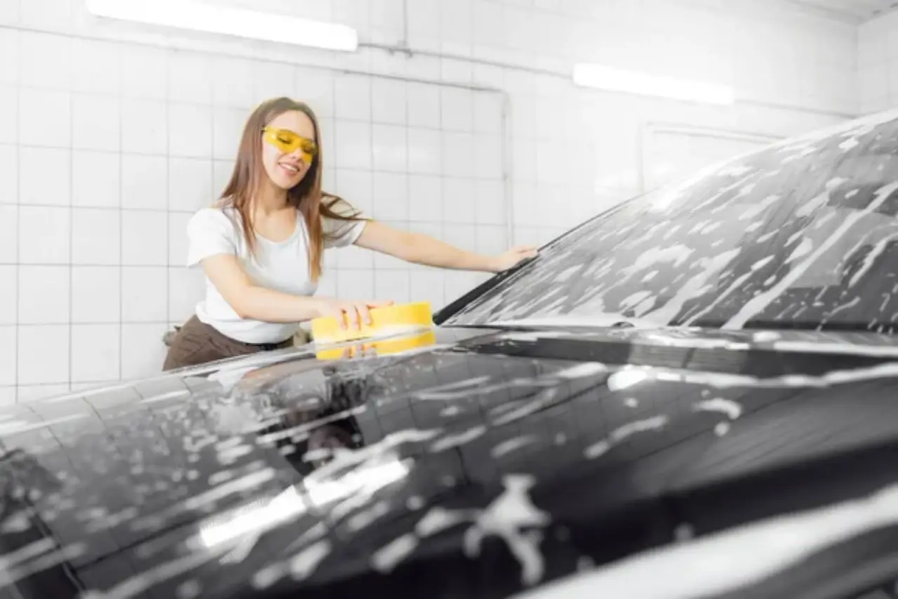 Depositphotos 318429806 Stock Photo Worker Beautiful Woman Cleaning Windshield Tokat Haber