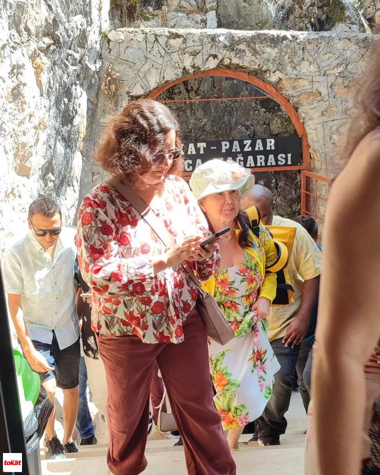 Turistler Ballıca Mağarası2