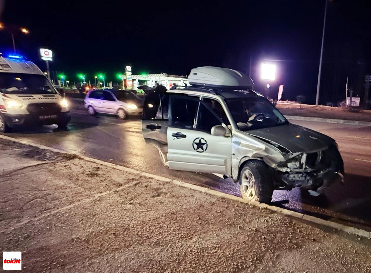 Aa 20250220 37116727 37116724 Tokatta Cip Ile Otomobil Carpisti 5 Kisi Yaralandi Tokat Haber1