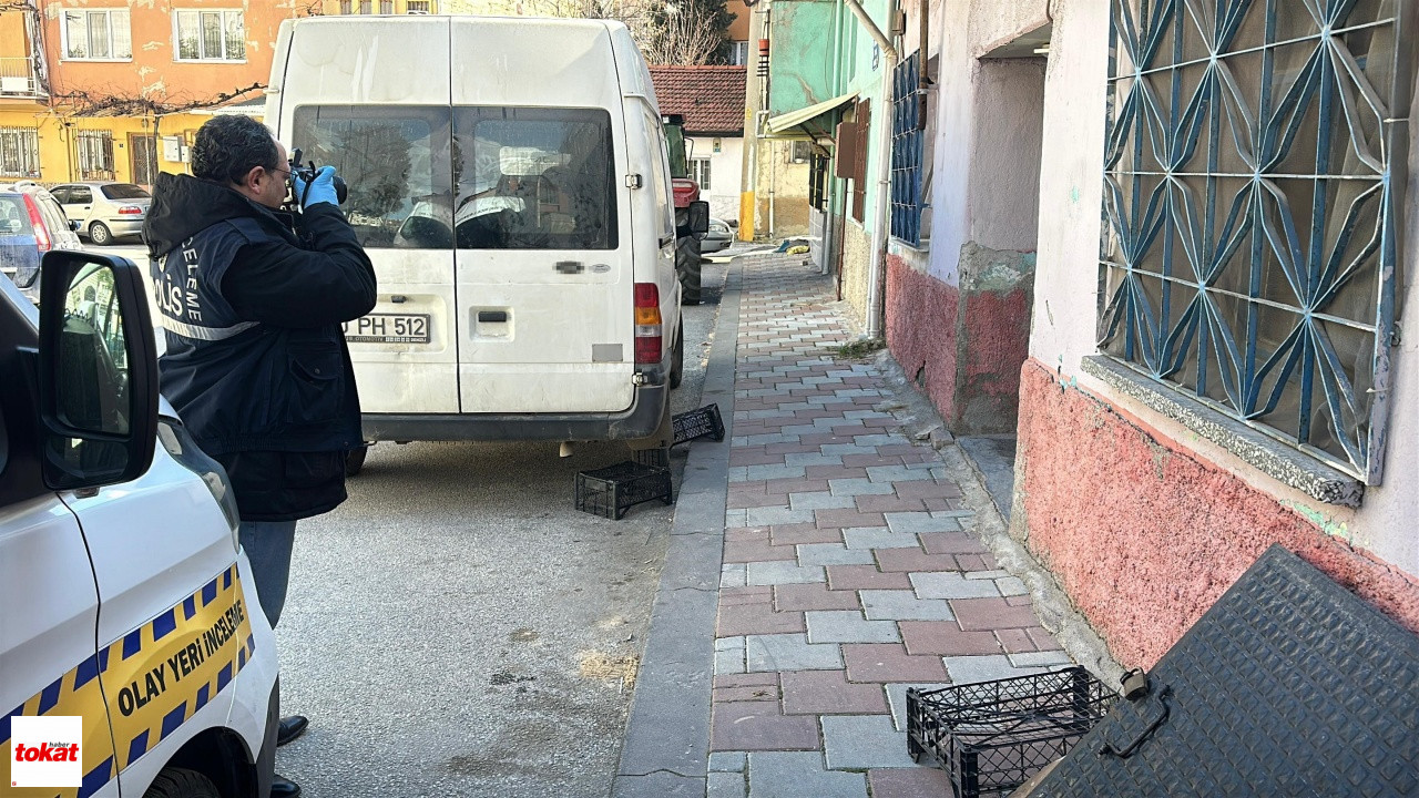 Babasını Bıçaklayarak Öldürdü1