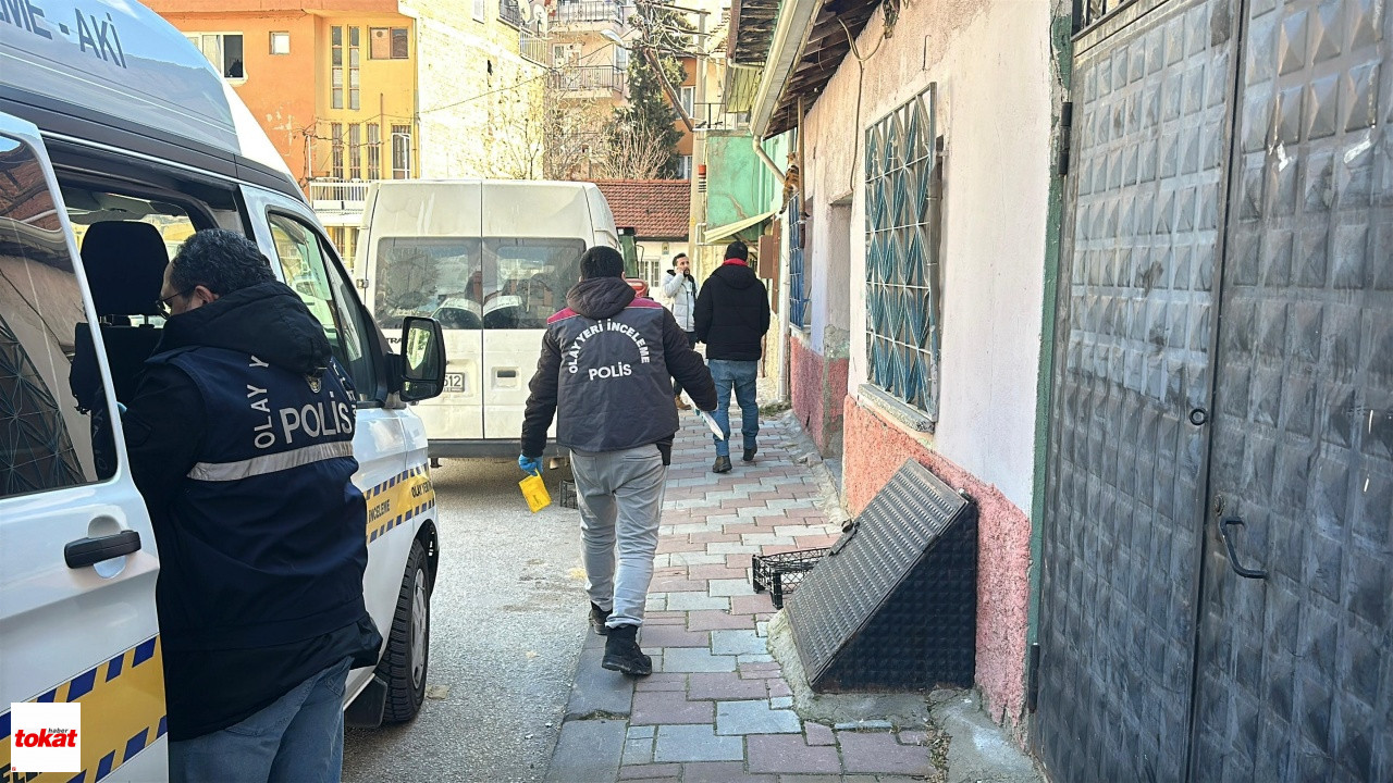 Babasını Bıçaklayarak Öldürdü3