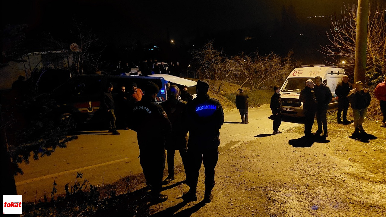 Bir Kişi Ahırda Tüfekle Vurulmuş Halde Ölü Bulundu