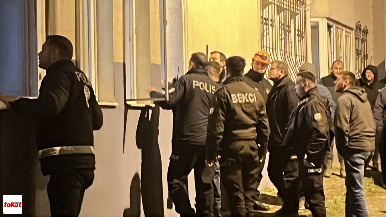 Çenesine Silah Dayayıp Boşandığı Eşinin Gelmesini İstedi1