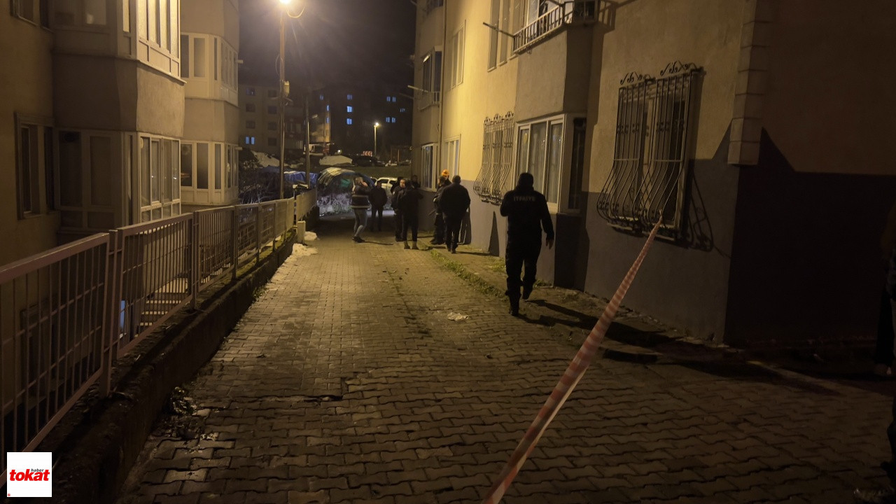 Çenesine Silah Dayayıp Boşandığı Eşinin Gelmesini İstedi3