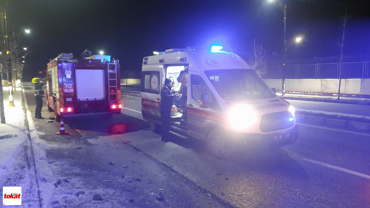Minibüs Otomobile Çarptı1