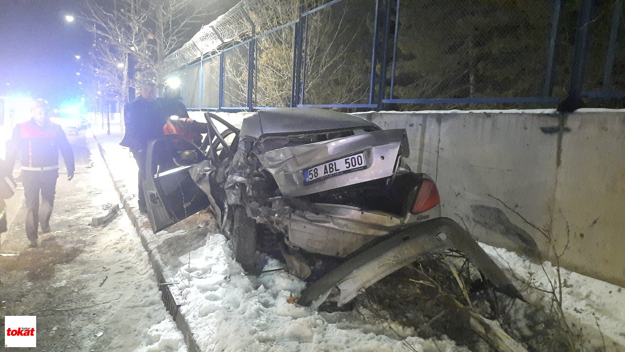Minibüs Otomobile Çarptı2