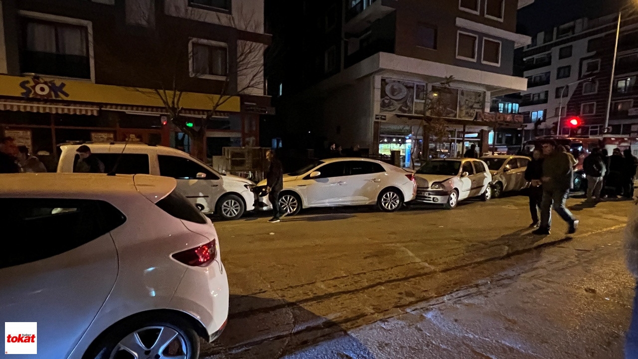 Otomobil Ile Itfaiye Aracı Çarpıştı1